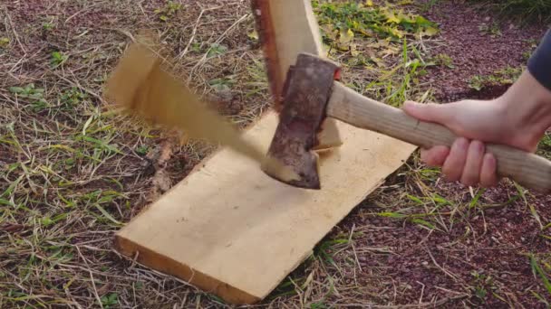 Preparing firewood for lighting a fire outside — Stock Video