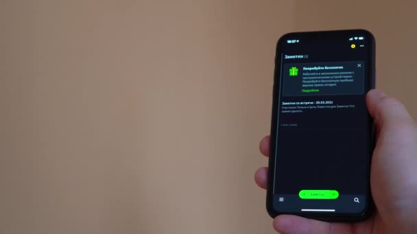 Kiev, Ukraina - April 5,2021: evernote app körs på telefon — Stockvideo