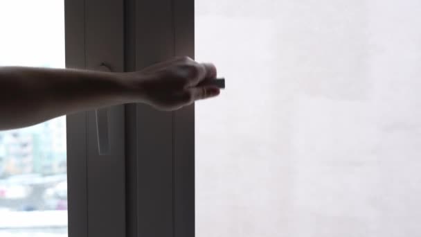 Opening a plastic window for ventilation — Stockvideo