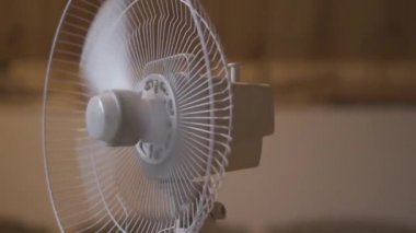 Vantilatör yazın yavaş çekimde çalışır.