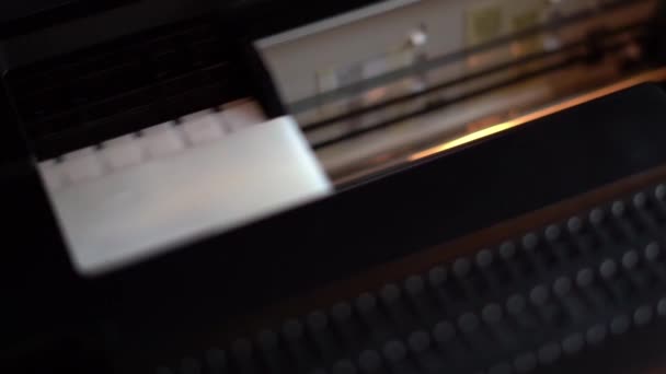 打印机套车在打印过程中在打印机内部移动 — 图库视频影像