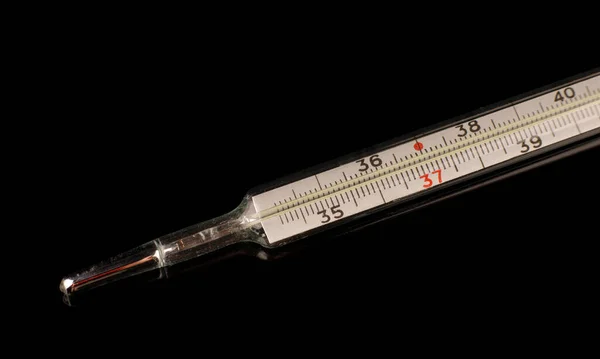 Медицинский Ртутный Термометр Черном Изолированном Фоне — стоковое фото