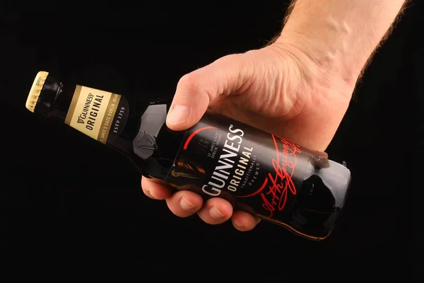 Lviv Ucrânia Dezembro 2020 Guinness Beer Hand — Fotografia de Stock