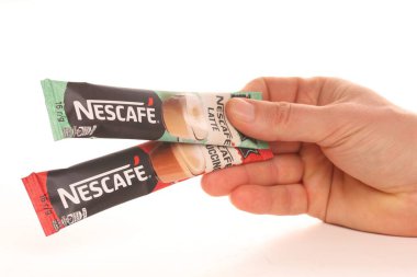 LVIV, UKRAINE - 20 Kasım 2020: Nescafe etiketleri elinde kahve