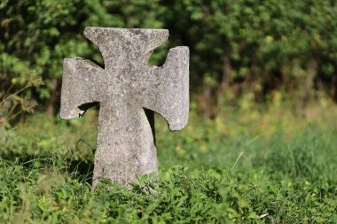 Olesko, UKRAINE - 18 Eylül 2020: Olesko 'da antik taşlar kesişiyor