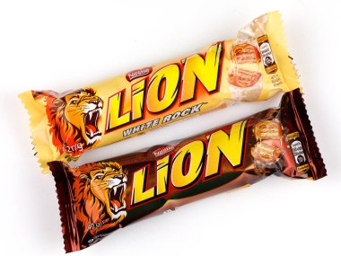 LVIV, UKRAINE - 24 Şubat 2021: Aslan çikolatası tecrit