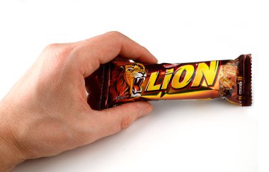 LVIV, UKRAINE - 24 Şubat 2021: Aslan çikolatası elde