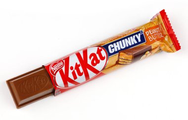LVIV, UKRAINE - 24 Şubat 2021: Kitkat topaklı lezzetli ve popüler çikolata
