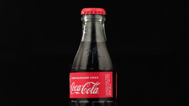 Lviv Ukraine Února 2021 Coca Cola Nealkoholický Nápoj Láhvi — Stock video