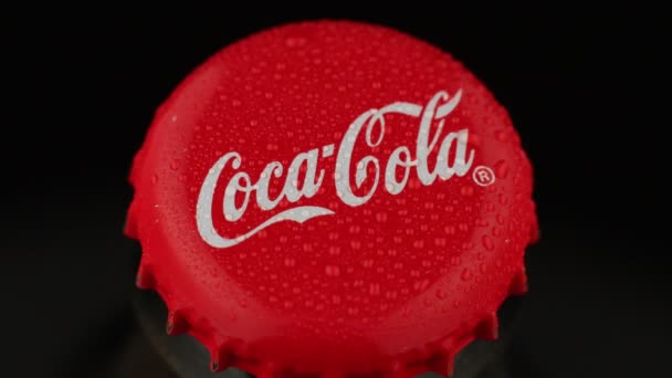 Lviv Ukraine Februar 2021 Coca Cola Kronkorken — Stockvideo