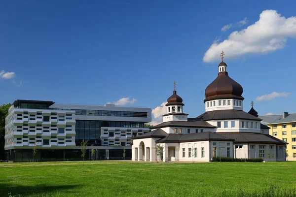 LVIV, UKRAINE - 28 Haziran 2020: Ukrayna Katolik Üniversitesi dini bir kompleks