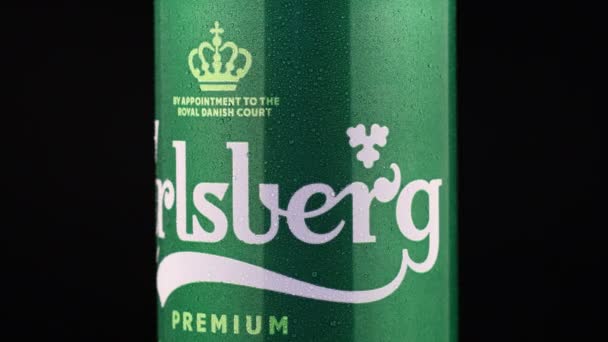 Lviv Ukraine Juni 2020 Carlsberg Bier Der Dose — Stockvideo