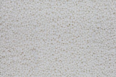 Amonyum nitrat beyaz bir gübredir.