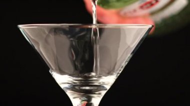 LVIV, UKRAINE - 29 Mayıs 2020: Martini ve bir bardak zeytin