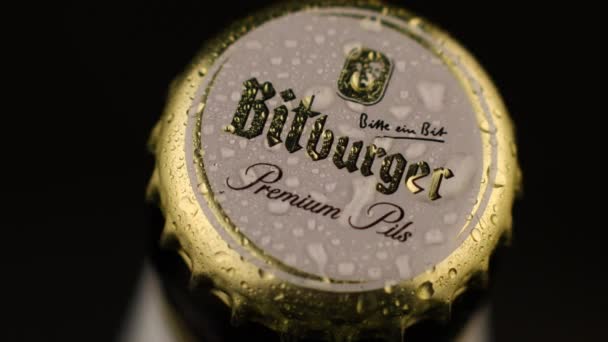 Lviv Ukraine Mai 2020 Bouchon Bouteille Bière Bitburger Allemand — Video