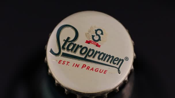 Lviv Ukraine Května 2020 Staropramen České Pivo Skleněné Láhvi — Stock video