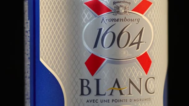 Lviv Ukraine Квітня 2020 Пиво Blanc Бляшанці Алюмінію — стокове відео