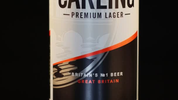 Lviv Ucrania Abril 2020 Carling English Beer Tin Aluminum Can — Vídeos de Stock