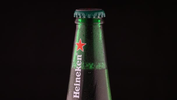 Lviv Ukraine 2020 Bottle Heineken Beer Top Green Background — 비디오