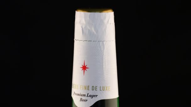 Lviv Ukraine Απριλίου 2020 Stella Artois Μπουκάλι Καπάκι Μπύρας — Αρχείο Βίντεο