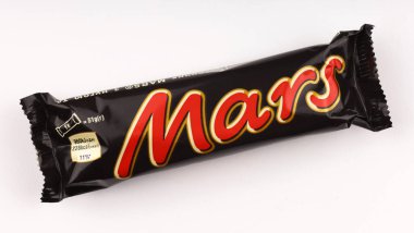 LVIV, UKRAINE - Nisan 06, 2020: Paketteki Mars çikolatası