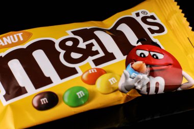 LVIV, UKRAINE - Nisan 06, 2020: M & Ms Paketleme Kapanışı