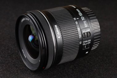 LVIV, UKRAINE - 20 Mart 2020: Lens Canon 10-18mm f / 4.5-5.6 STM EF-S