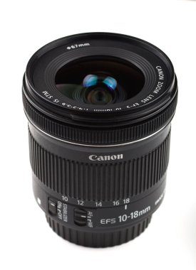 LVIV, UKRAINE - 20 Mart 2020: Lens Canon 10-18mm f / 4.5-5.6 STM EF-S