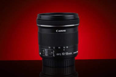 LVIV, UKRAINE - 20 Mart 2020: Lens Canon 10-18mm f / 4.5-5.6 STM EF-S