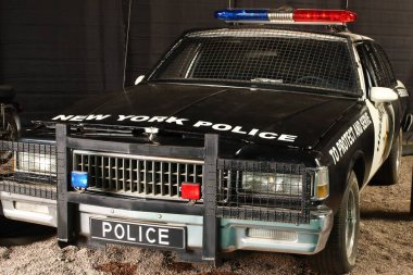 LVIV, UKRAINE - 09 Kasım 2019: Eski devriye Amerikan polis arabası