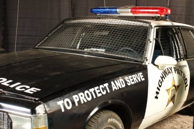 LVIV, UKRAINE - 09 Kasım 2019: Eski devriye Amerikan polis arabası