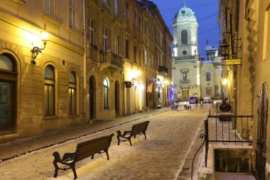 LVIV, UKRAINE - 17 Ocak 2021: Gece ve kış kenti