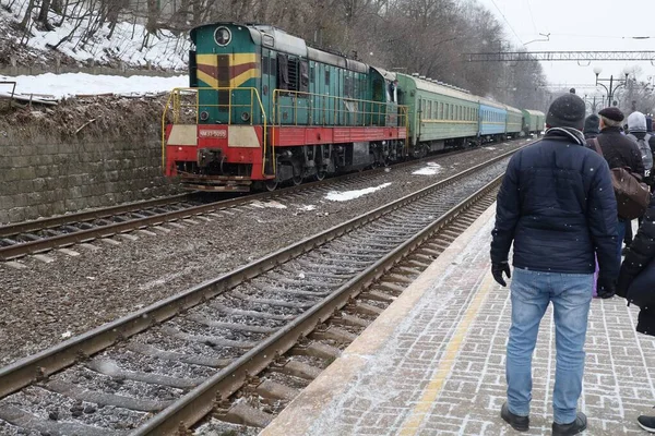 Lviv Ukraine Mart 2021 Tren Yolcular Istasyonda — Stok fotoğraf