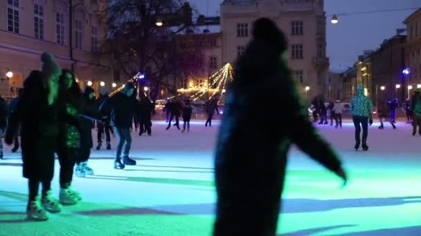 Lviv Ukraine Ιανουαρίου 2021 Χειμερινό Παγοδρόμιο Νύχτα — Αρχείο Βίντεο