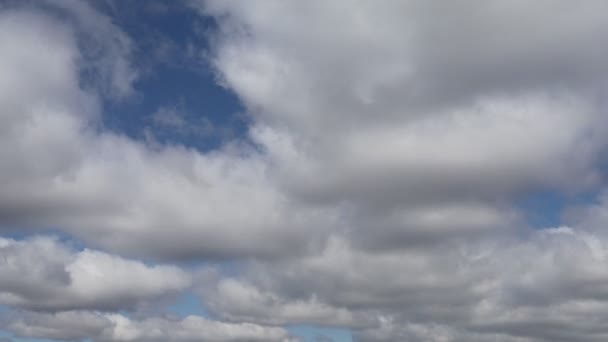 Красивые Белые Облака Голубом Небе — стоковое видео