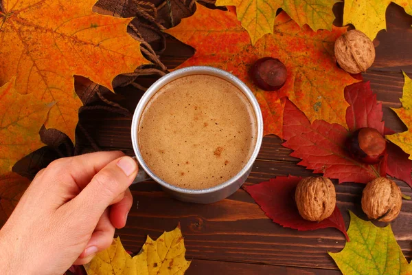 Cappuccino Beber Uma Xícara Topo Queda — Fotografia de Stock