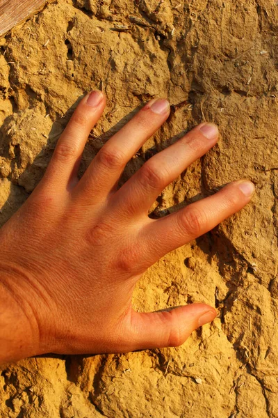 Mężczyzna Ręka Ścianie Zbliżenie — Zdjęcie stockowe