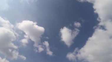 Yaz günlerinde güzel bulutlar