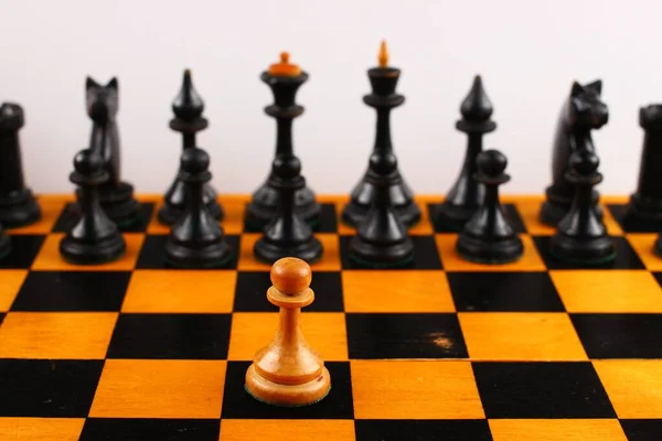 One White Pawn Black Chess Pieces — Stock Photo, Image