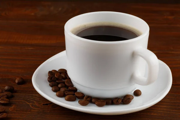 Caffè Fagioli Una Tazza Uno Sfondo Legno — Foto Stock