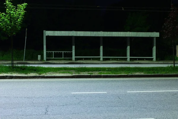 Egy Elhagyatott Tömegközlekedési Megálló Éjszaka — Stock Fotó