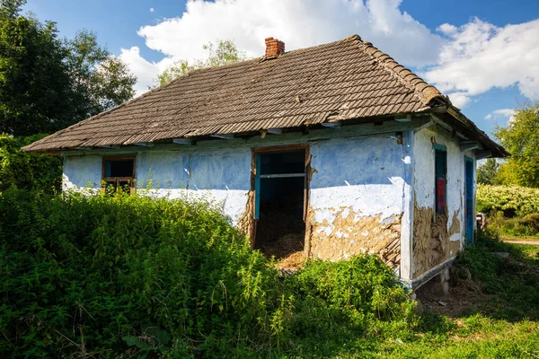 Παλιά Αγροτική Σπίτι Στην Ουκρανία Καλοκαίρι — Φωτογραφία Αρχείου