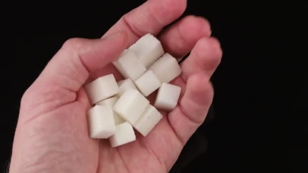 Zuckerstücke Der Hand Isolieren — Stockvideo