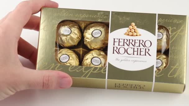 Lviv Ucrania Mayo 2021 Chocolates Dulces Ferrero Rocher — Vídeos de Stock