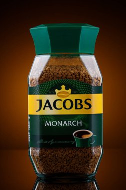LVIV, UKRAINE - 24 Mayıs 2021: Jacobs Monarch hazır kahve