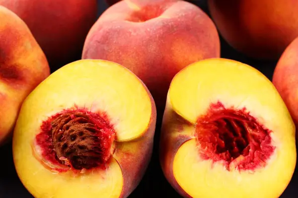 Many Peaches Cut Whole Close — Stock Photo, Image