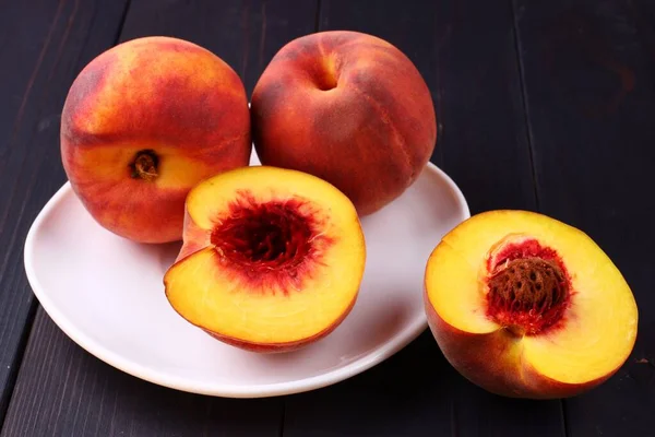 Peach Plate Dark Wooden Background — Stock Photo, Image