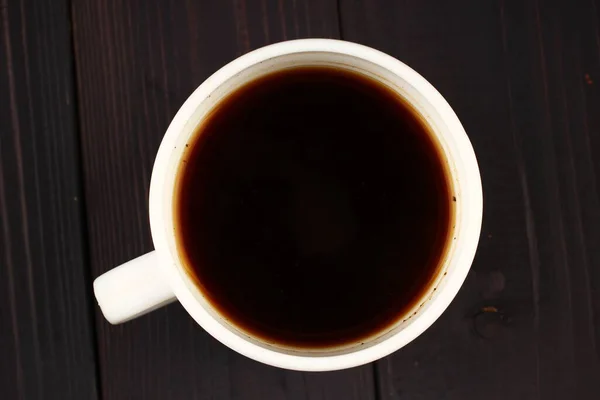 木製の背景にコーヒーのトップビューのカップ — ストック写真