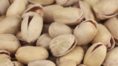 Fıstıklar lezzetli fındıklardır. Bir sürü sağlıklı fındık