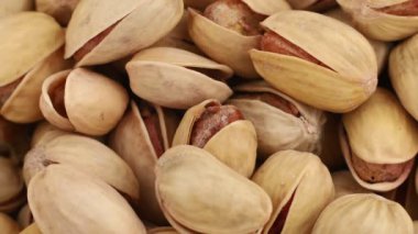 Fıstıklar lezzetli fındıklardır. Bir sürü sağlıklı fındık